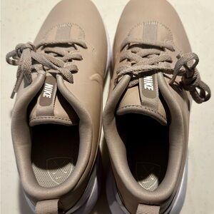 Nike Soft Beige Golf Shoes NWOT